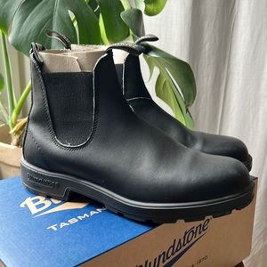 Black Blundstone 510 Chelsea Boots AU 7/US 10